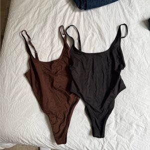 2 for 1! Skims Signature One Piece Swimsuit Set of 2 Black and Cocoa